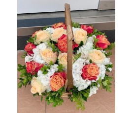BK26 18 PCS ORANGE & CHAMPAGNE ROSES FLOWER BASKET 