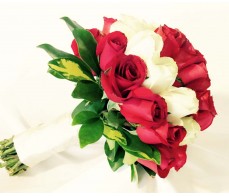 B20 RED & WHITE ROSES BRIDAL BOUQUET