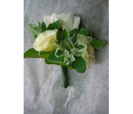 CO22 SINGLE WHITE ROSES CORSAGE