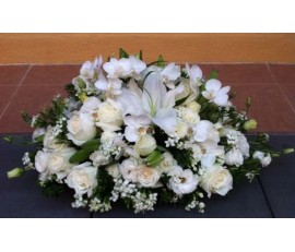 C1 TABLE CONDOLENCE WITH WHITE ORCHIDS & WHITE MIXING FLOWERS