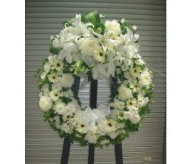 C3 WHITE MIXED FLOWERS CONDOLENCE WREATH IN ROUND