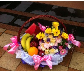 H6 ASSORTED FRUIT HAMPER BASKET WITH CHOCOLATE
