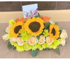 T48 SUNFLOWERS WITH CHAMPAGNE ROSES TABLE ARRANGEMENT 