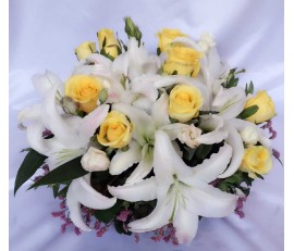 T50 YELLOW ROSES WITH WHITE LILIES TABLE FLOWER