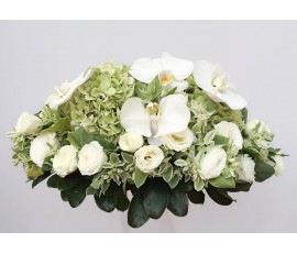 T60 GREEN HYDRANGEAS WITH WHITE ORCHIDS TABLE FLOWER