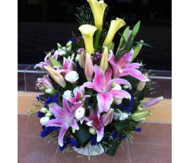 T31 RED LILIES WITH CALLA LILIES TABLE FLOWER