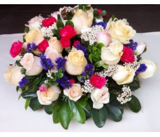 T33 CHAMPAGNE ROSES WITH RED MATCHING FLOWERS & GREENERIES