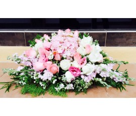 T39 LARGE PINK & WHITE ROSES WITH PINK HYDRANGEAS TABLE FLOWER IN OVAL 