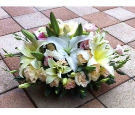 T34 WHITE LILIES WITH MATCHING FLOWERS IN OVAL SHAPE